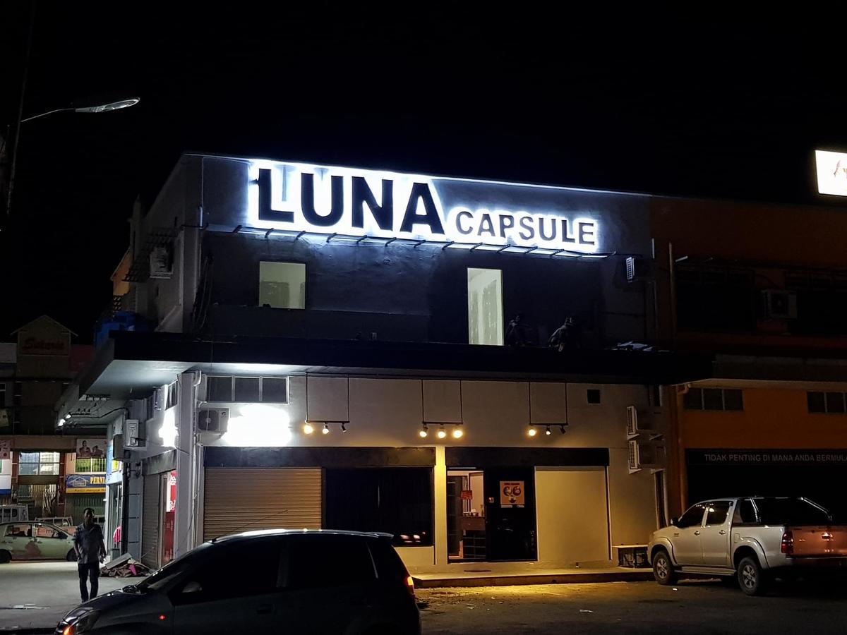 Luna Capsule Semporna Esterno foto